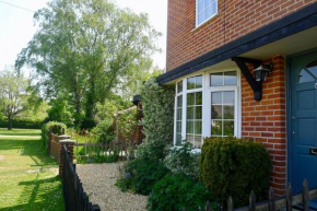 Beautiful Pilley Green Cottage
